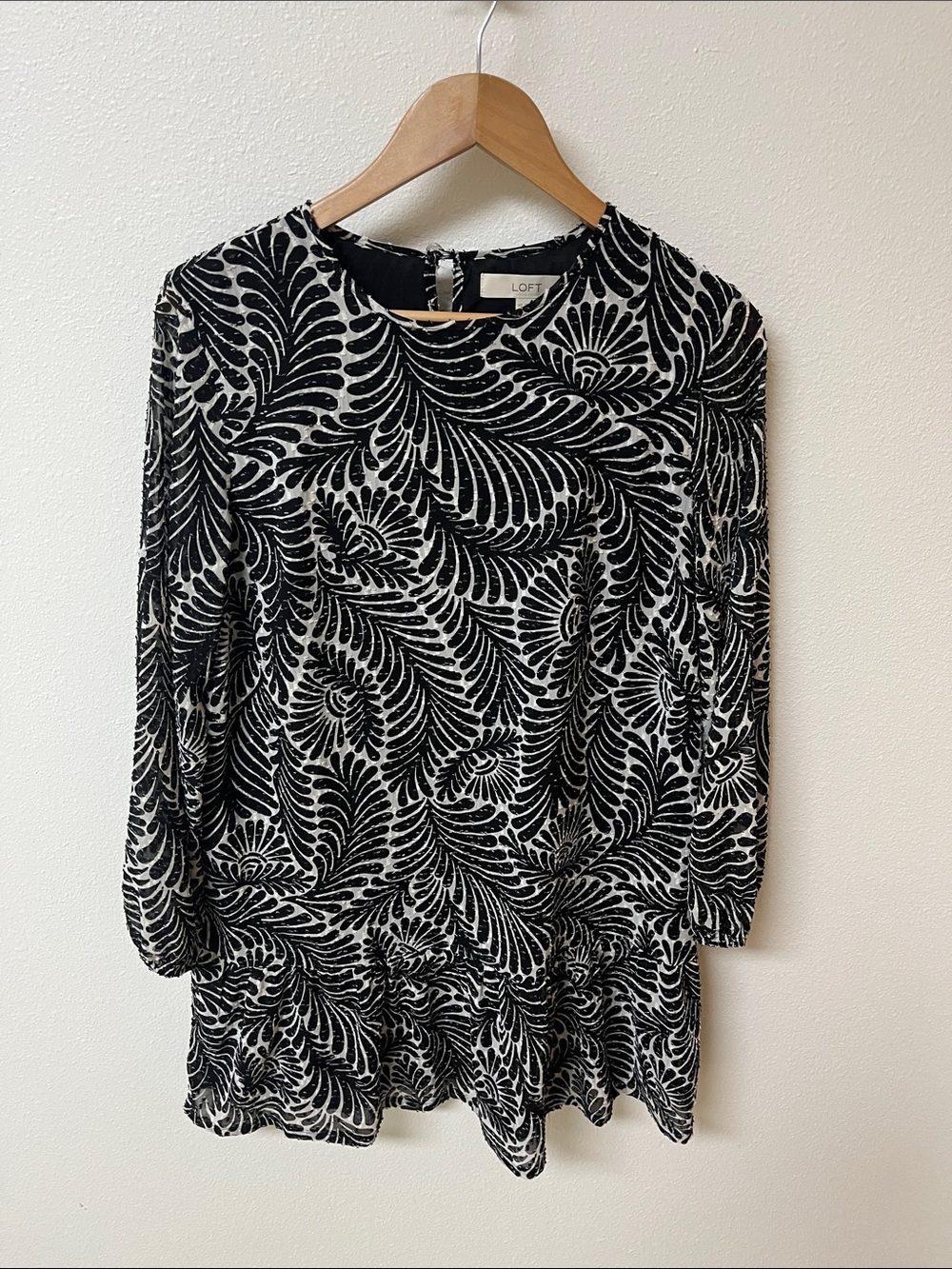 LOFT Black and White Floral Long Sleeve dress women’s MP ( petite)